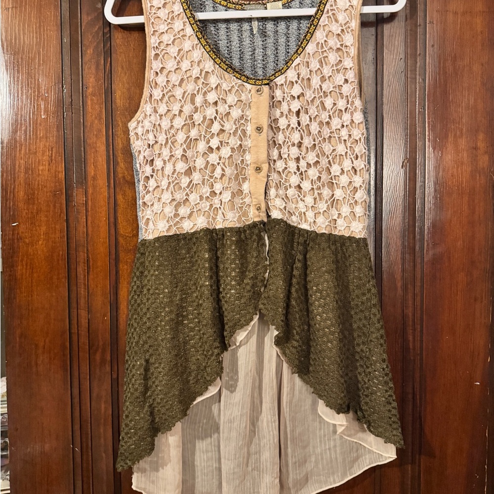 BKE Lace Button-Front Tunic - Cream and Olive